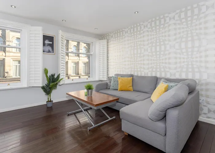 Flatzy - 3 Bedroom Apartment In Heart Of City Centre