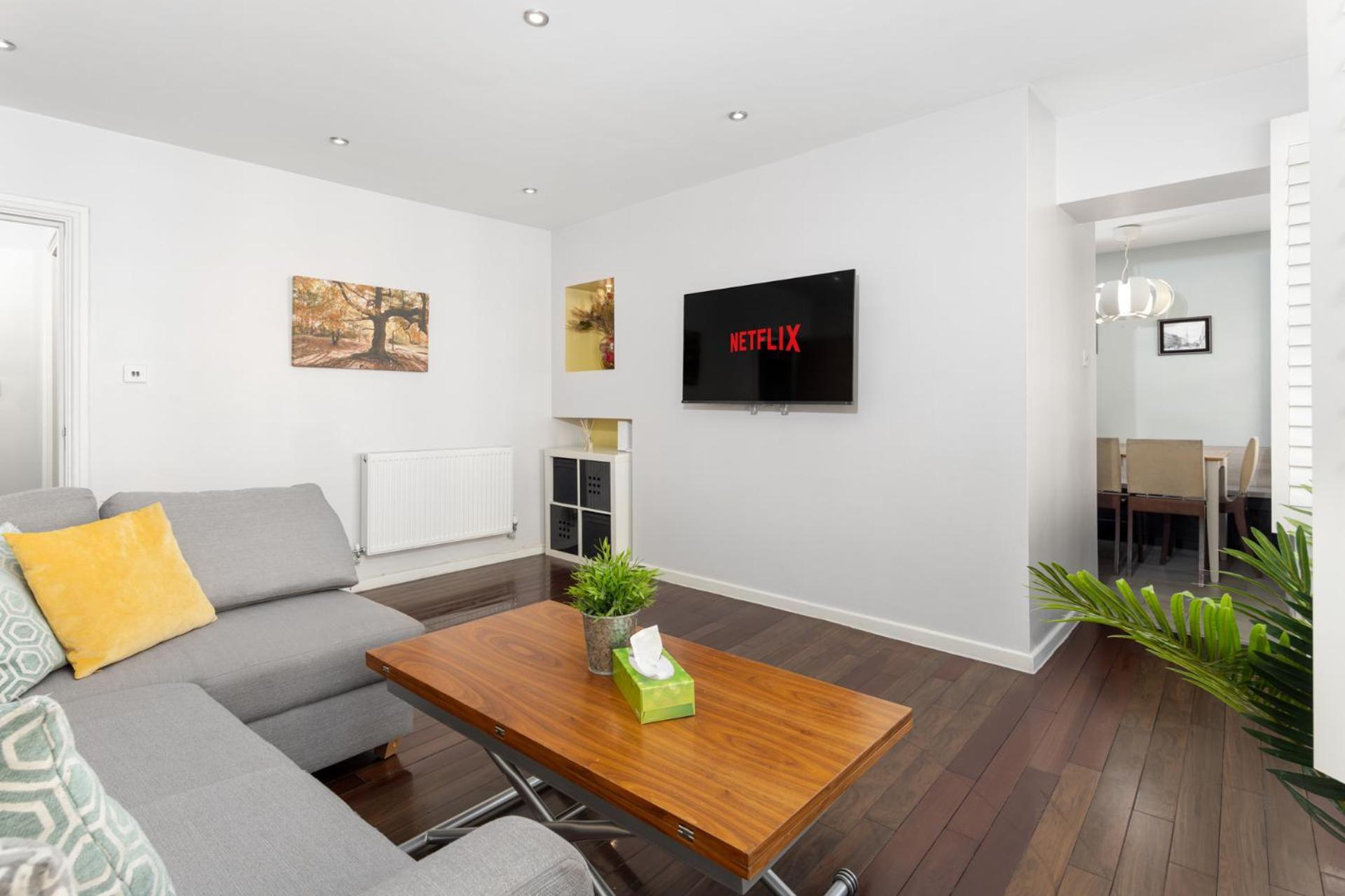 Apartment Flatzy - 3 Bedroom In Heart Of Centre