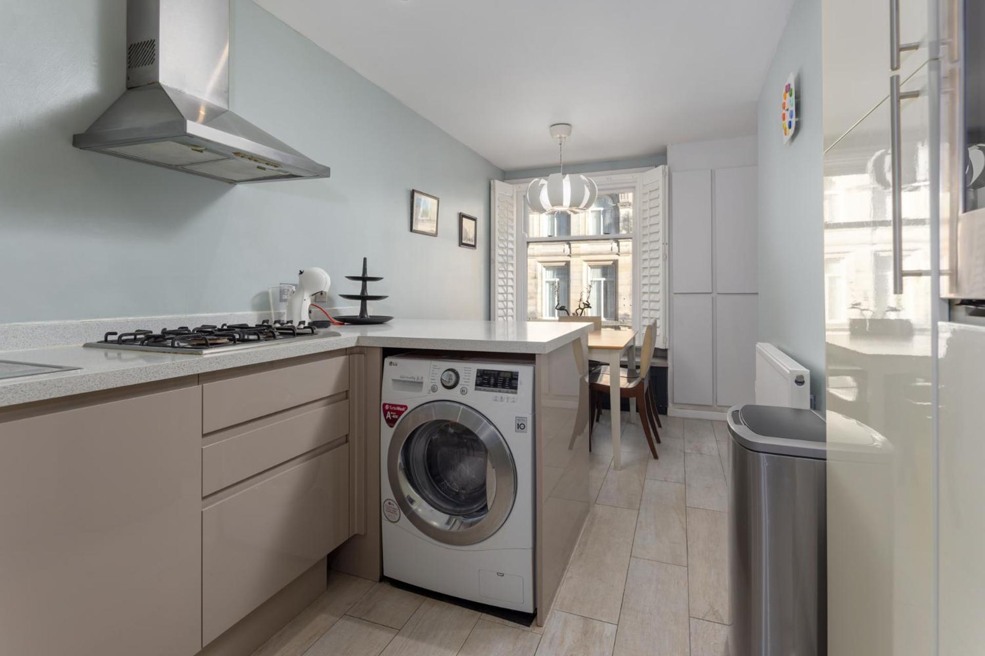 Apartment Flatzy - 3 Bedroom In Heart Of Centre
