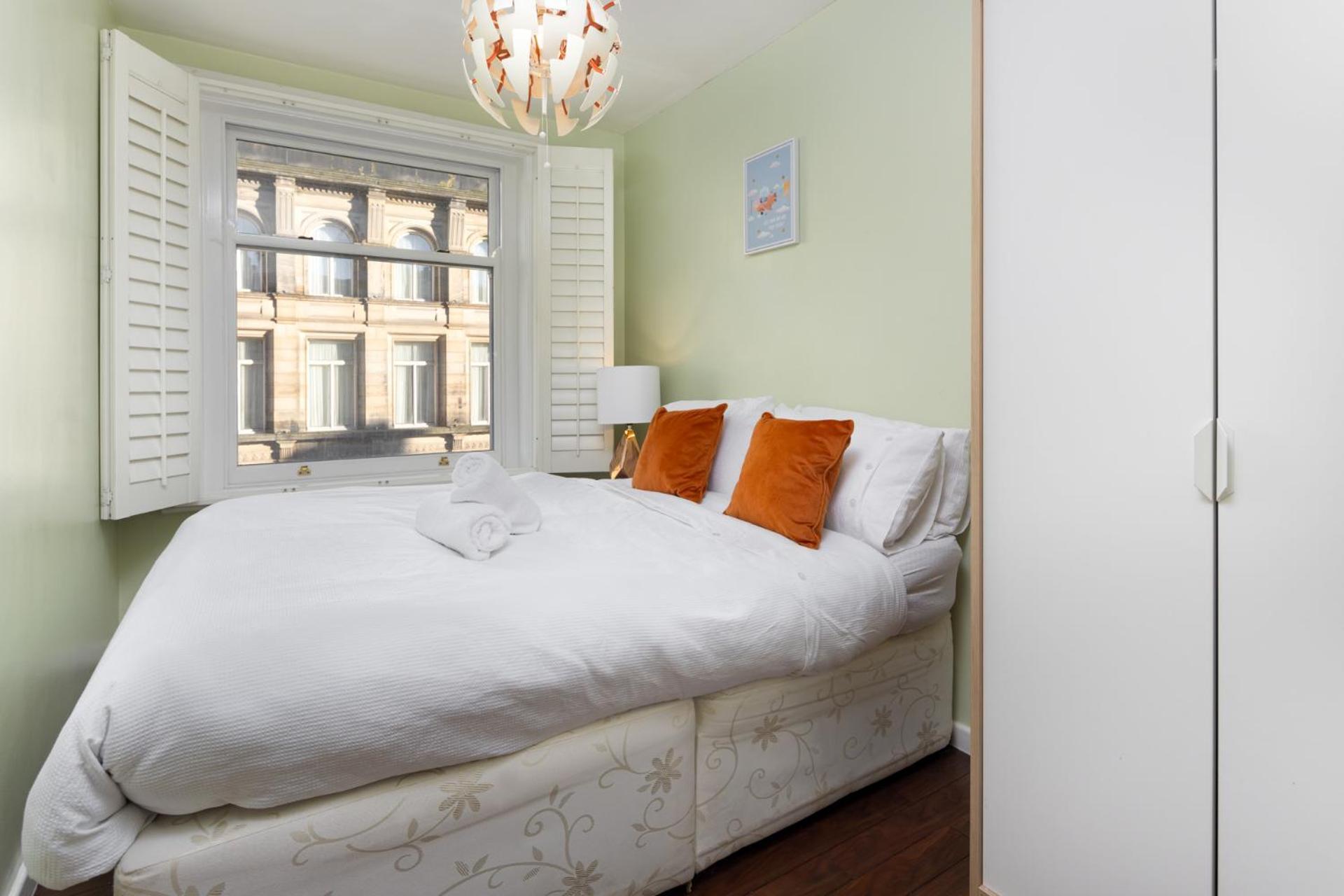 Flatzy - 3 Bedroom In Heart Of Centre Apartment *