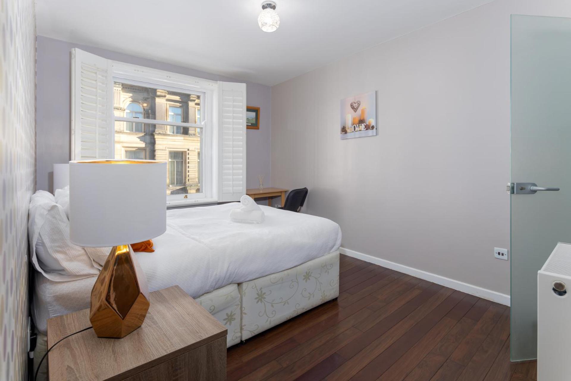 Flatzy - 3 Bedroom In Heart Of Centre Apartment