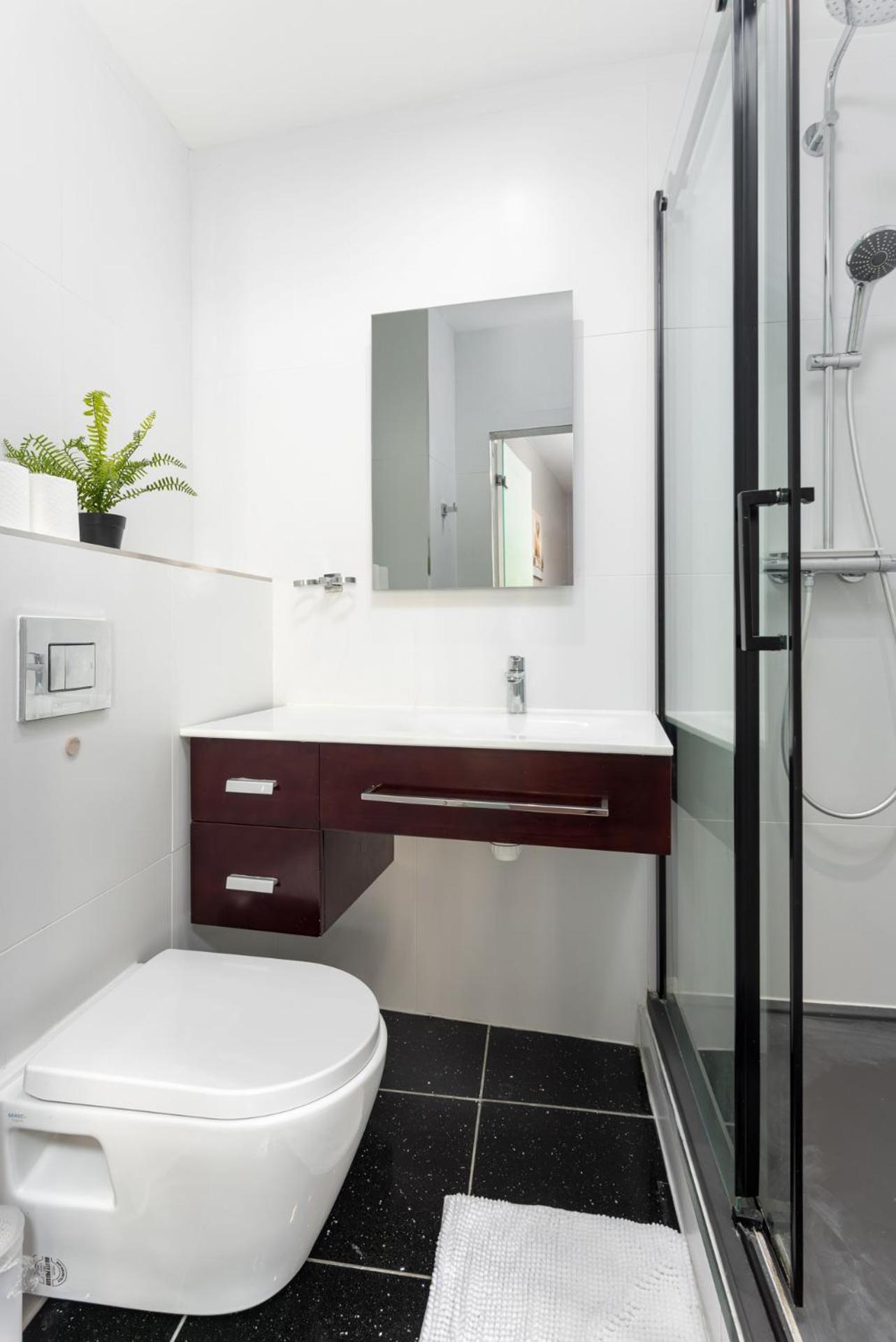 Flatzy - 3 Bedroom In Heart Of Centre Apartment *