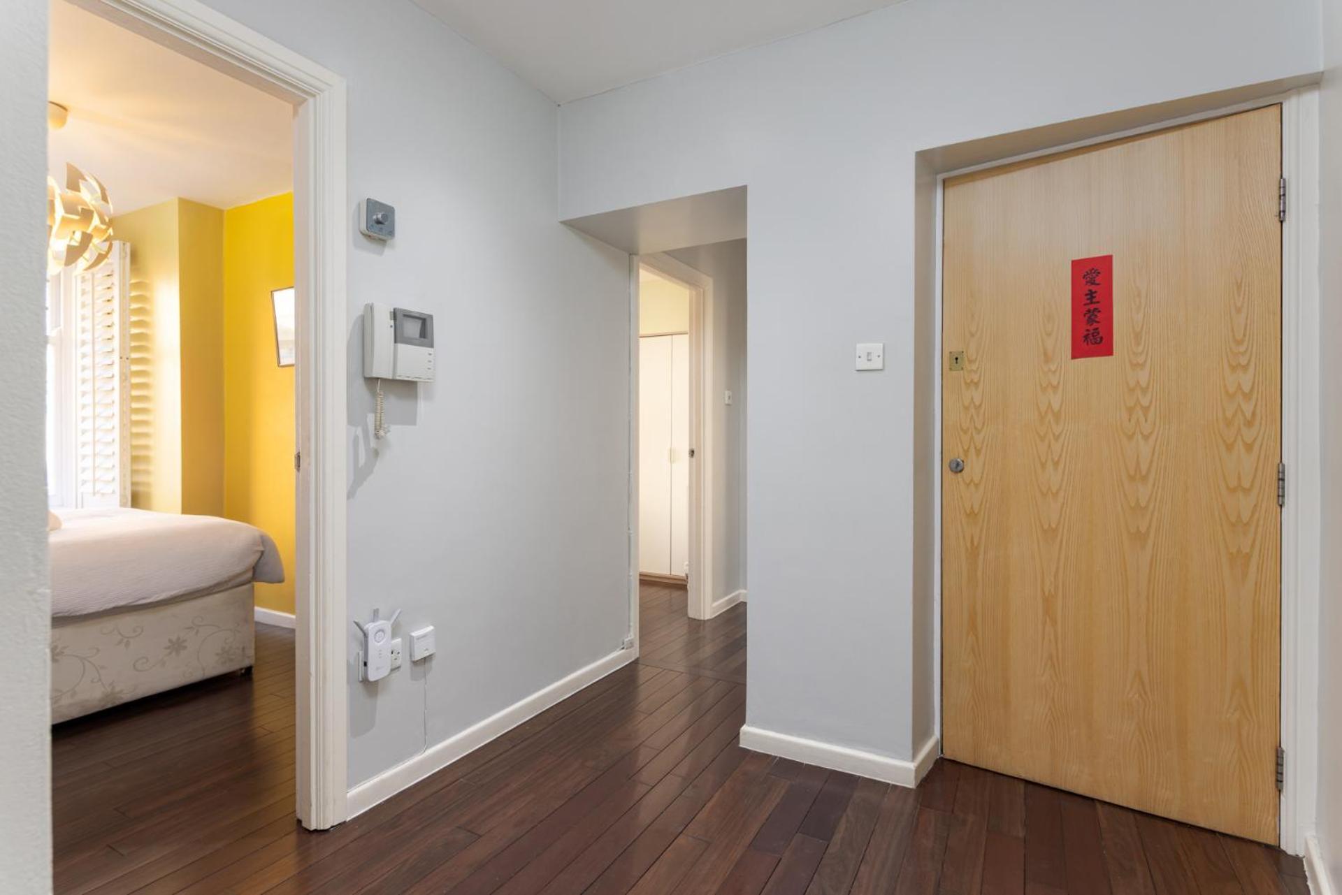 Flatzy - 3 Bedroom In Heart Of Centre Apartment *