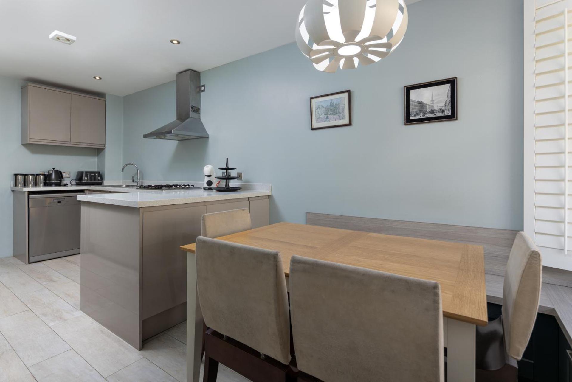 Flatzy - 3 Bedroom In Heart Of Centre * Liverpool
